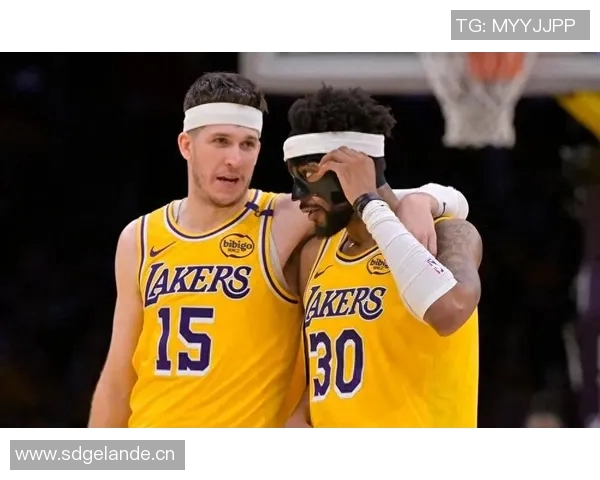 湖人队困境深重三核组合难解局势不如调整阵容发挥现有实力